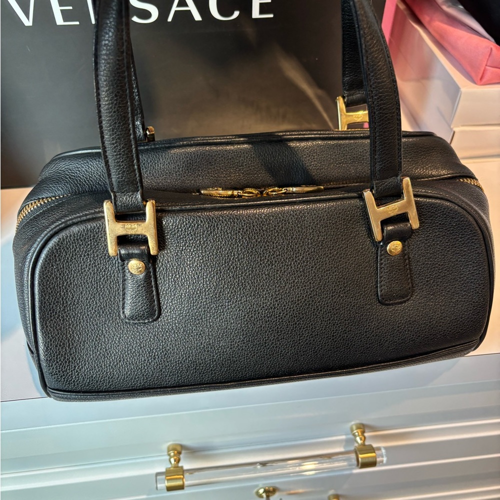 MCM Heritage COA EUC Black Leather Shoulder Bag with Gold Accents - Picture 6 of 15